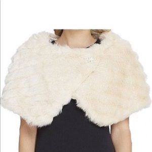 Cape- faux fur